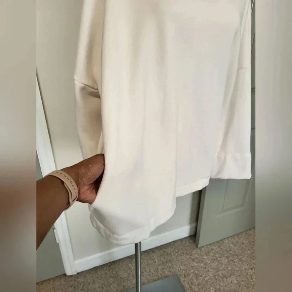 Athleta Very Soft Cozy Karma Funnel Neck Kangaroo Pockets White Sweatshirt(XL) - Picture 9 of 11